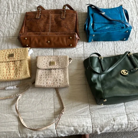 Purses - Picture 2 of 4